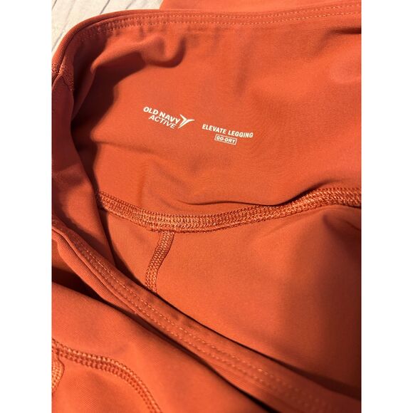 Old Navy Women's Elevate Go-Dry Cropped Leggings in Cherry Birch Size Large EUC - Picture 5 of 7